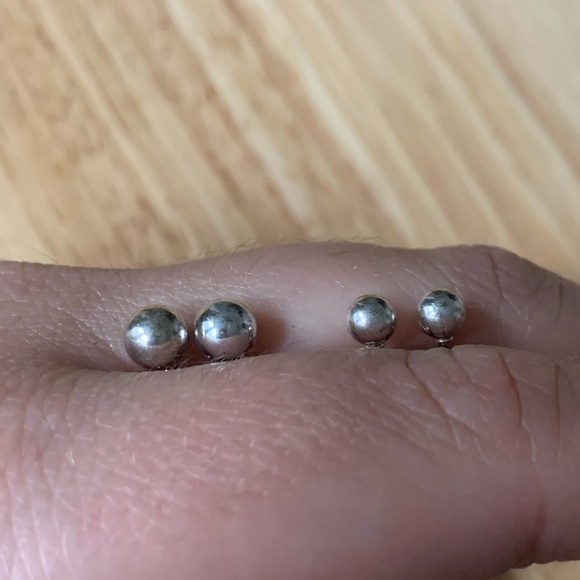 2 Pairs of Matching Silver Ball Stud Earrings - Picture 3 of 6